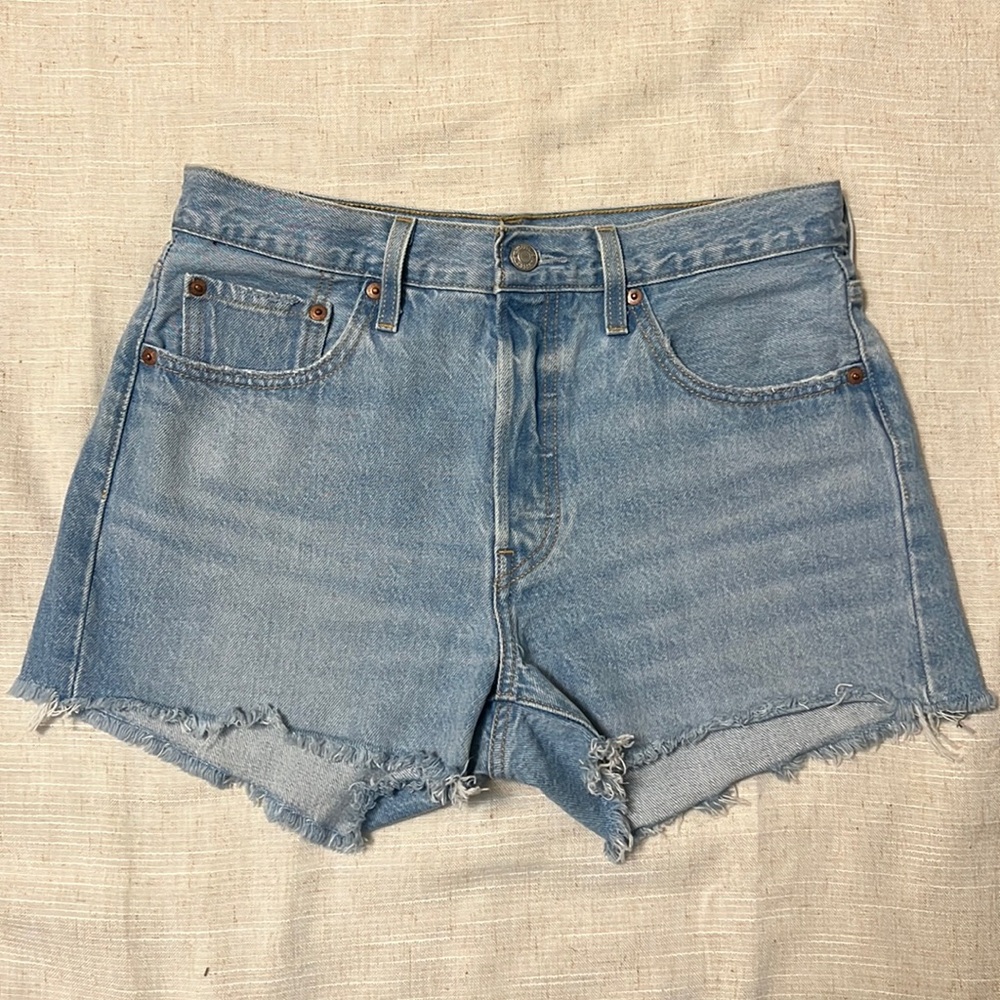High waisted Levi Jean Shorts